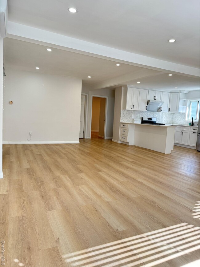 Building Photo - 660 S 10th St