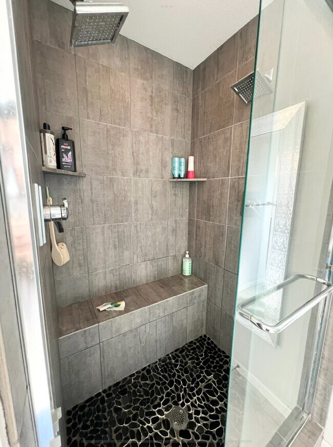 Building Photo - Beautiful 4 Bedroom/2.5 Bath Home *AVAILABLE MAY 15th*