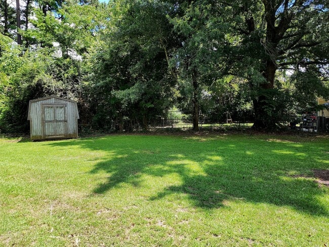 Building Photo - 607 New River Dr