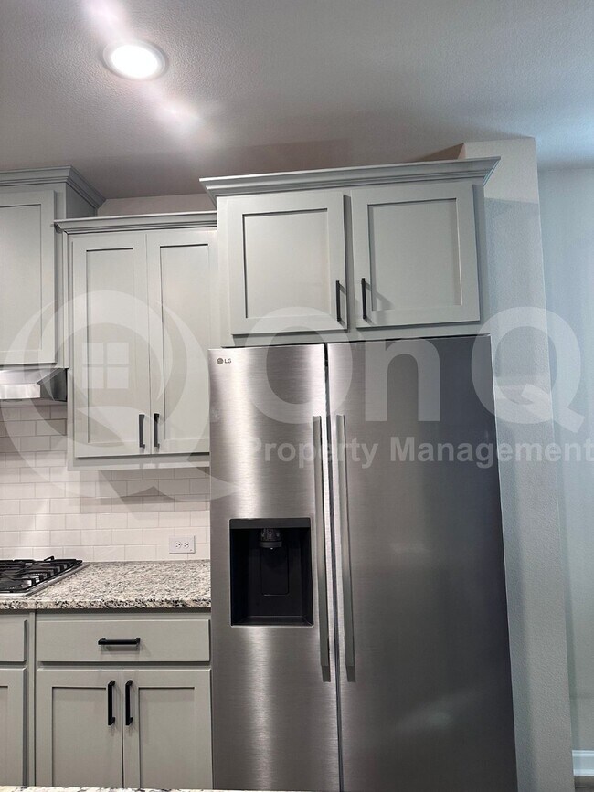 Building Photo - 5521 Capilano Ct