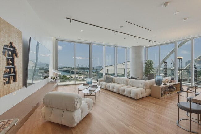 Building Photo - 1400 Biscayne Blvd