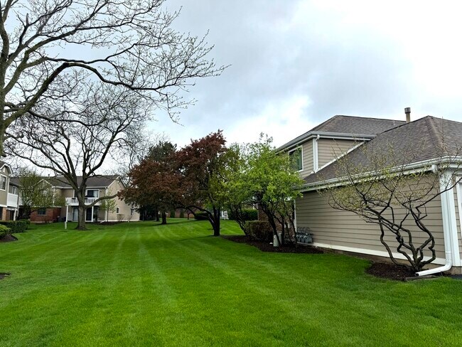 Building Photo - 220 Oak Knoll Ct