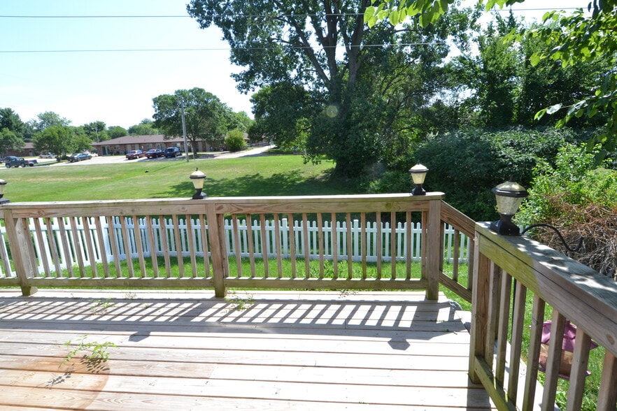 Building Photo - 1900 Salter Pl