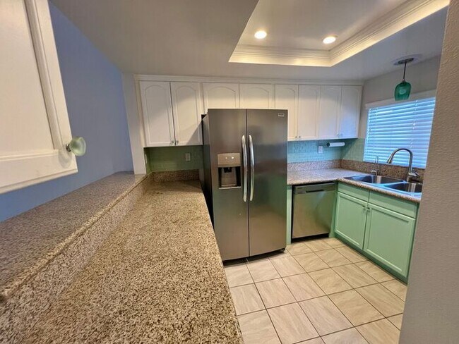 Building Photo - Beautiful 3-Bedroom Condo in Villas at Cal...