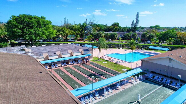 Building Photo - 702 Lori Dr