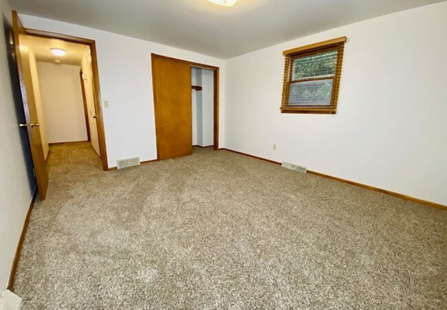 Building Photo - 3037 Humboldt Rd