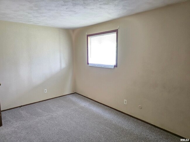 Building Photo - 1300 W Jeth Ct