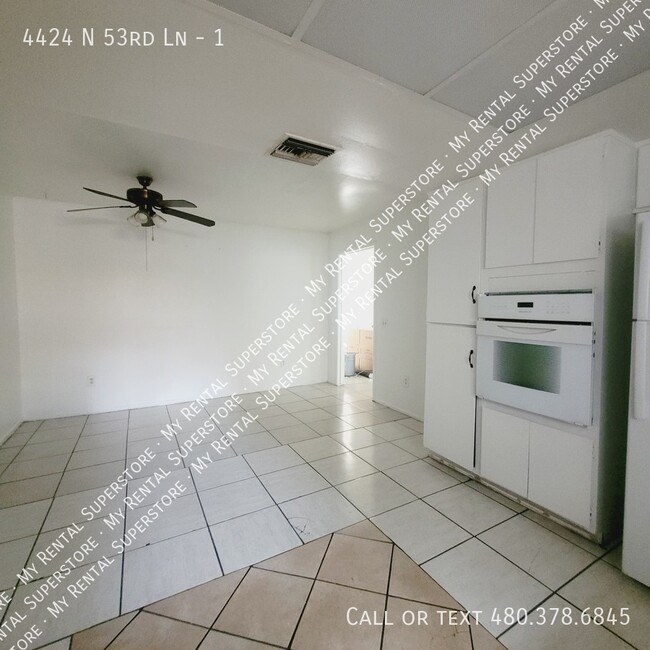 Building Photo - 4424 N 53rd Ln