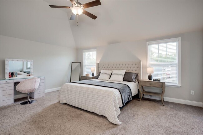 Building Photo - 707 Navan Ln