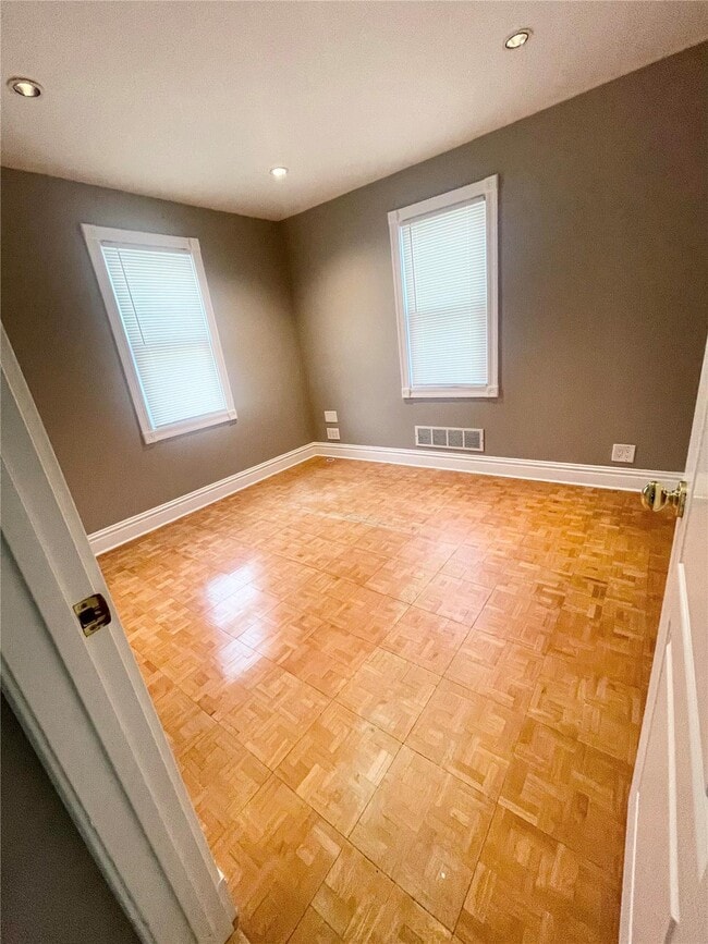 Building Photo - 525 N 27th St