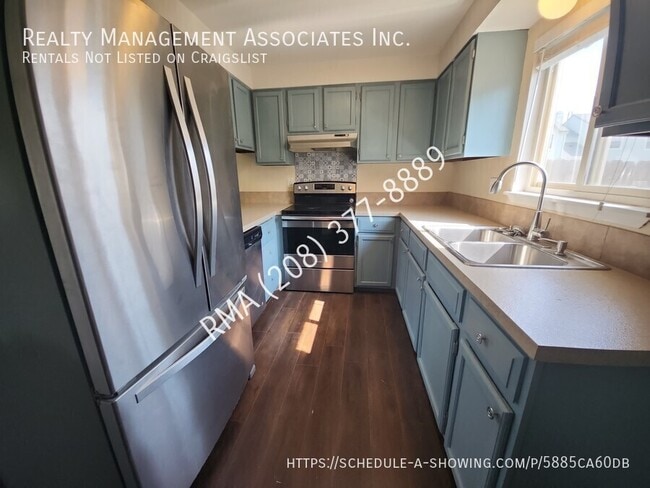 Building Photo - 852 N Benjamin Ln