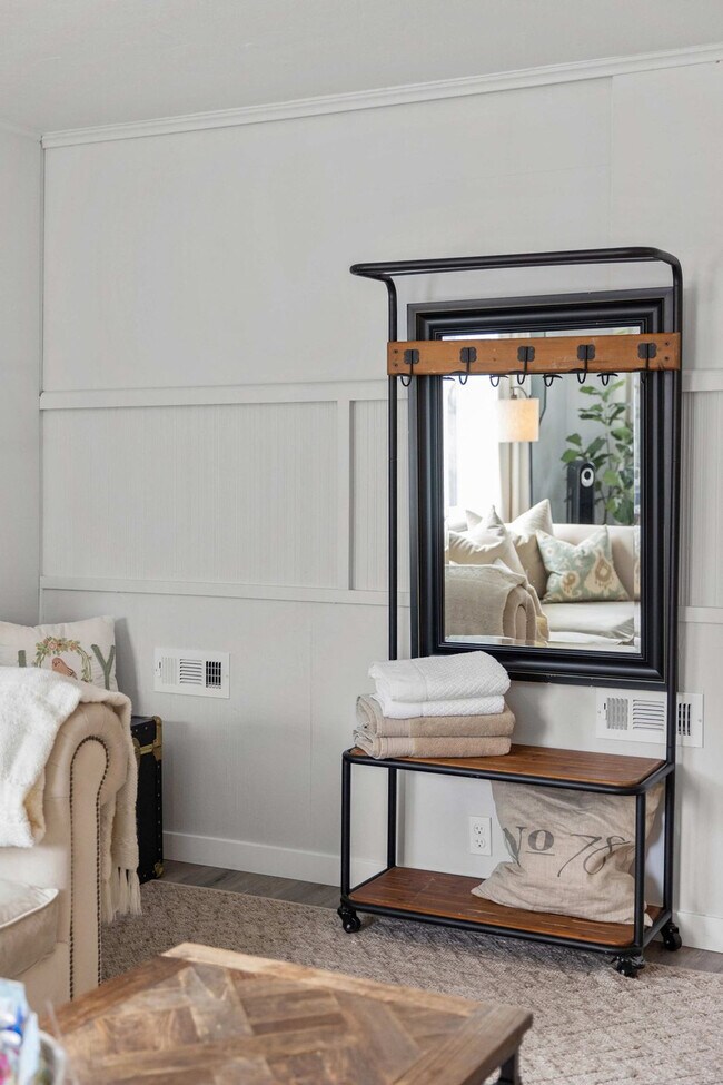 Building Photo - 120 4th Ave N