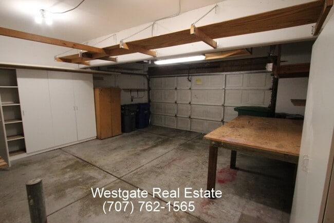 Building Photo - 1439 Morning Glory Dr