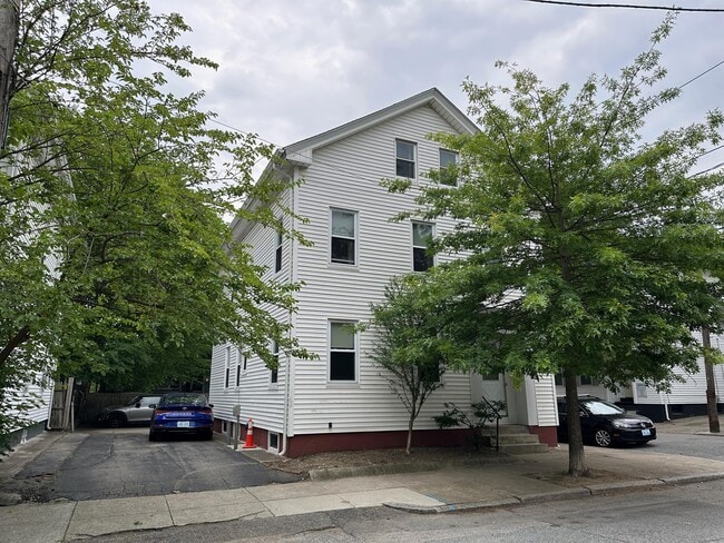Building Photo - 92 Vernon St