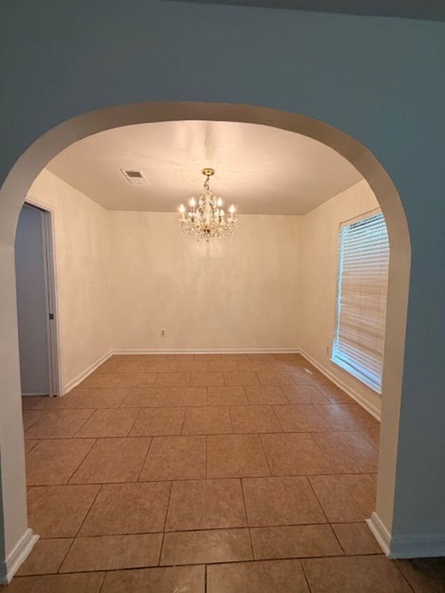 Building Photo - 2807 Kenross St