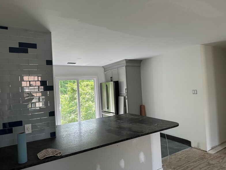 Building Photo - 1677 Bluebird Dr