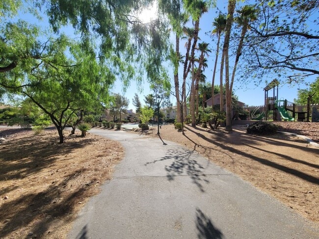 Building Photo - Beautiful 4 Bedroom Home in Green Valley