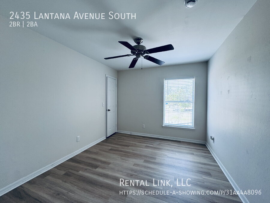 Building Photo - 2435 Lantana Ave S