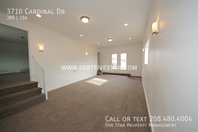 Building Photo - 3710 Cardinal Dr