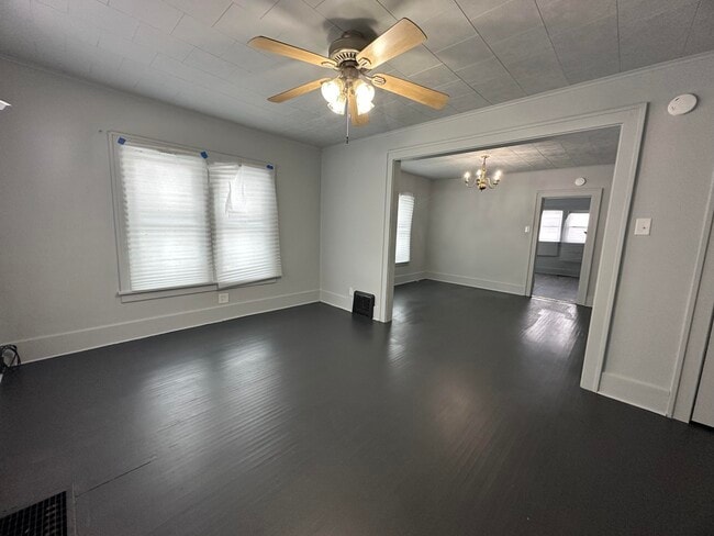 Building Photo - 27 State-S