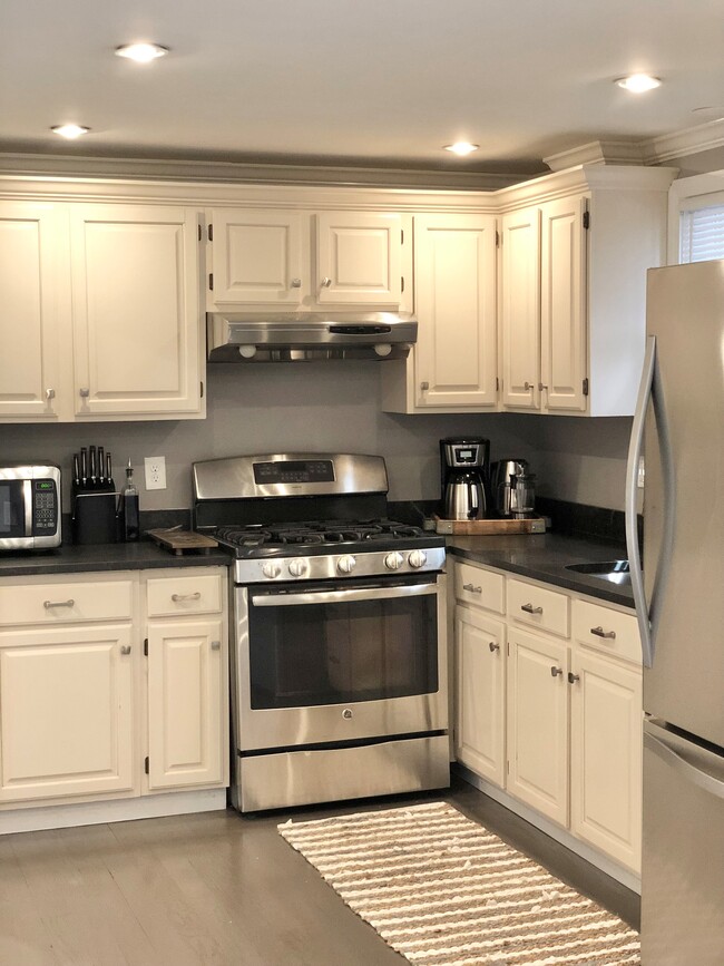 Newly renovated kitchen - 840 E Broadway