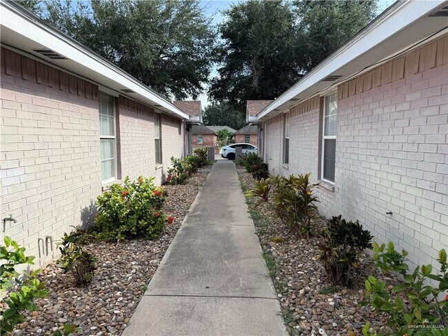 Building Photo - 10 Agua Fina Ave