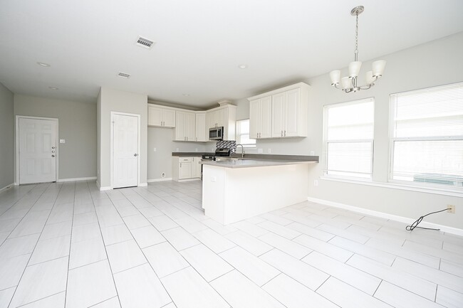Building Photo - 4632 Galesburg St