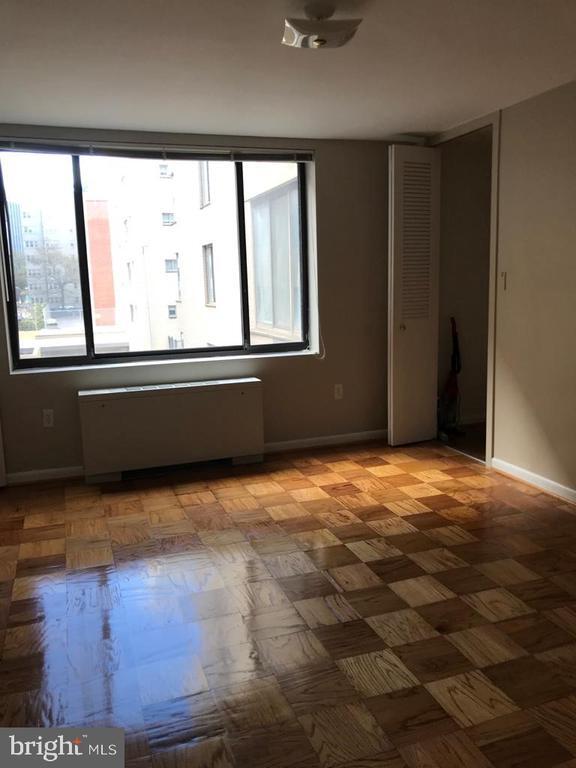 Building Photo - 522 21st St NW