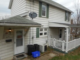 Building Photo - 635 Wood St