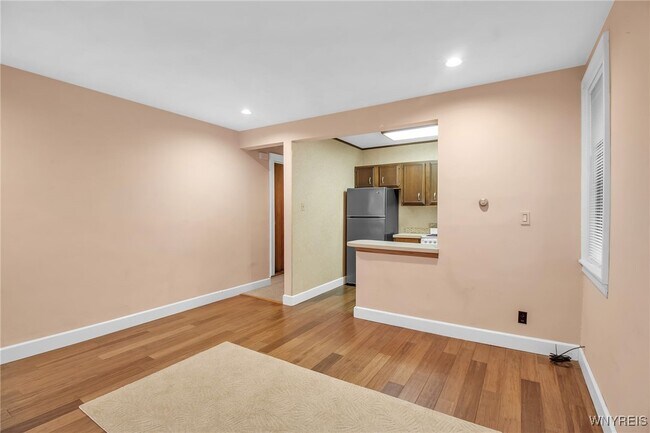 Building Photo - 530 Linwood Ave