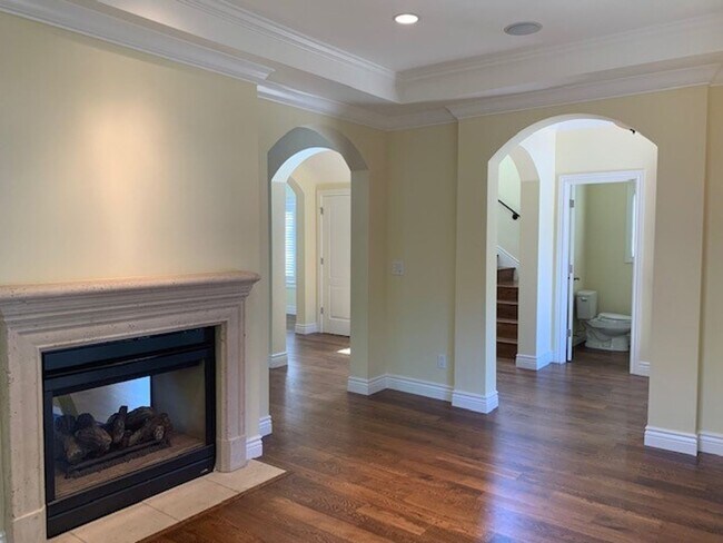 Building Photo - Beautiful Home Downtown Menlo Park