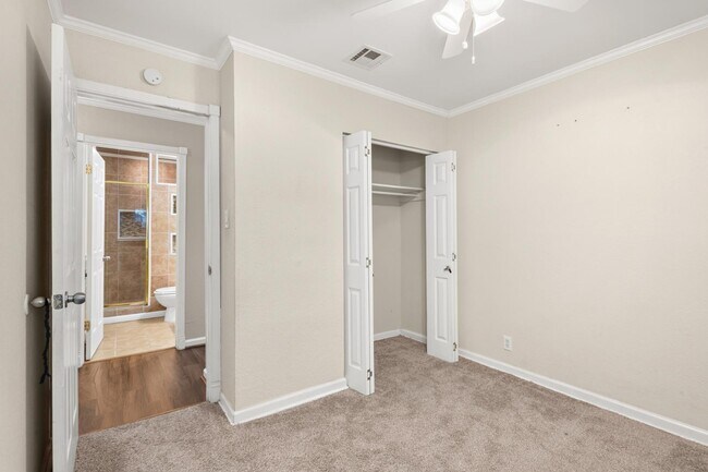Building Photo - 4823 Blue Heron Dr