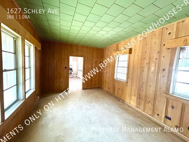 Building Photo - 1627 Schley Ave