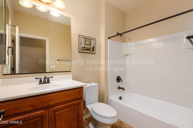 Building Photo - 1544 E Hummingbird Way