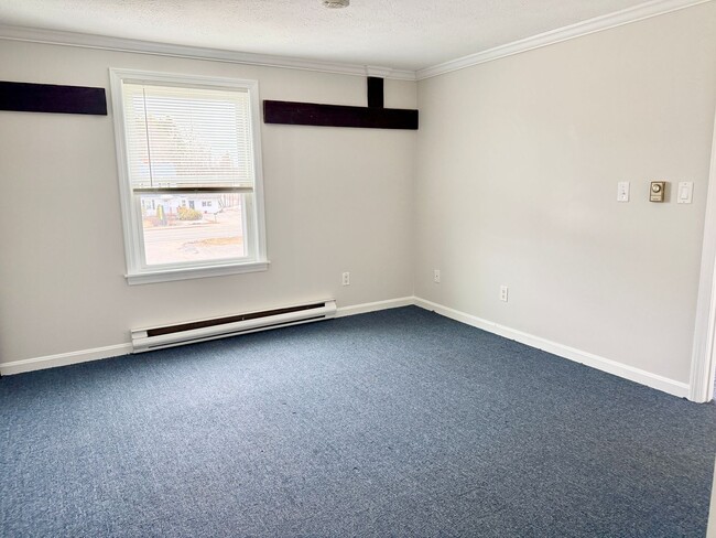 Building Photo - Well maintained inside and out