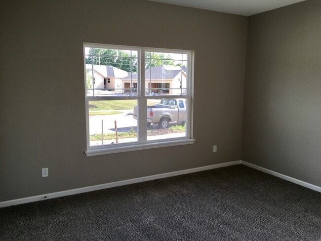 Building Photo - Single Level 2 Bed 1 Car Attached Villa in...