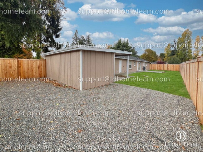 Building Photo - "Charming 4-Bed Haven in Tacoma with Spaci...