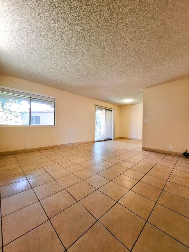 Building Photo - Beautifully Remodeled Second Floor Condo A...