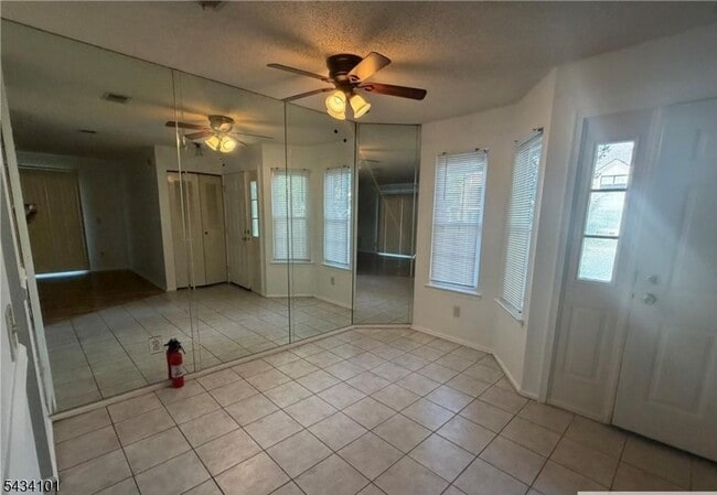 Building Photo - 2513 Lighthouse Ln