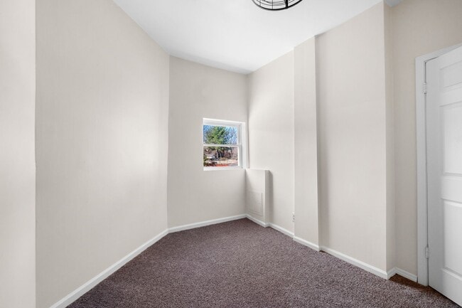 Building Photo - FULLY UPDATED 2 BR, 1 BA Single Family Home in Edgewood - SHARP!