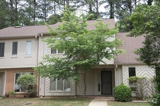 Building Photo - Charming Townhome in Desirable Summerfield...
