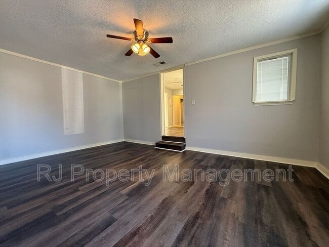 Building Photo - 4921 Wooddale Ave