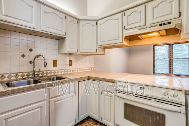 Building Photo - 1707 E Pinion Rd