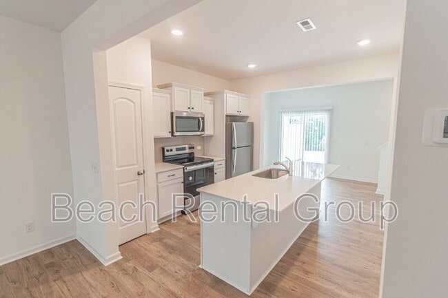 Building Photo - 203 Crescent Wy