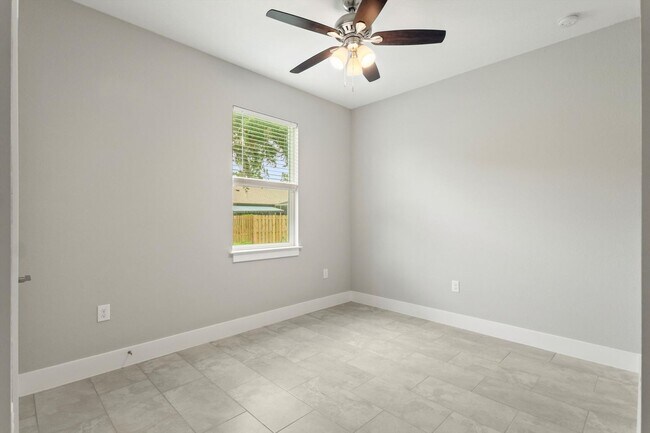 Building Photo - ONE MONTH FREE RENT! Modern, energy effici...