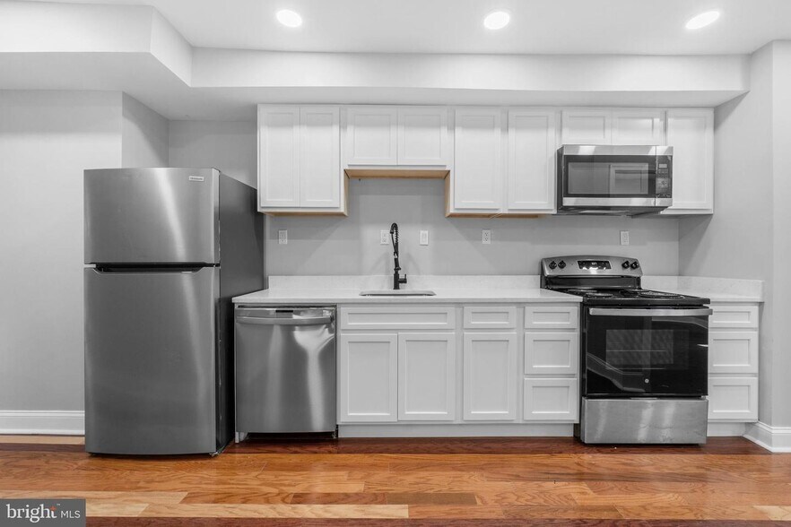 Building Photo - 313 Parkland Pl SE