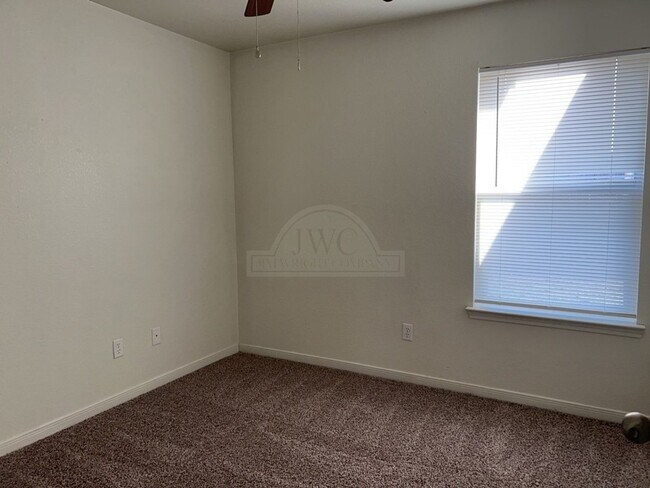 Building Photo - 2814 Windmill Ct