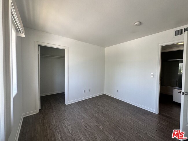 Building Photo - 14359 Haynes St