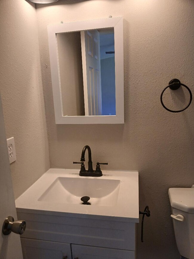 Building Photo - 98 Leasch Loop