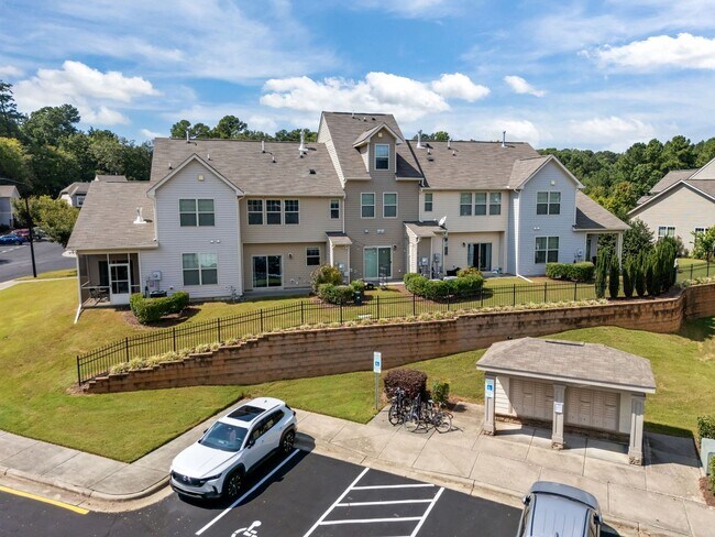 Building Photo - Modern 3-Bed Townhome in Thompson Ridge – ...